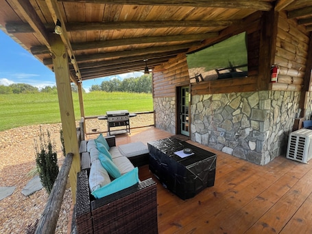 Terrace/patio. Rustic Tobacco Barn Cabin in the heart of Yadkin Valley Wine Country