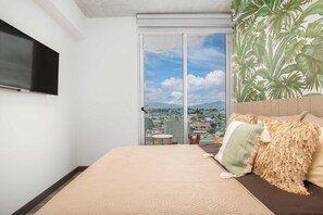 1 bedroom, WiFi, bed sheets, wheelchair access - New Boho Sabana Apartment Close to Airports w/ AC (San José)