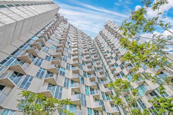 Exterior - New Boho Sabana Apartment Close to Airports w/ AC (San José)