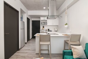 Interior - New Boho Sabana Apartment Close to Airports w/ AC (San José)