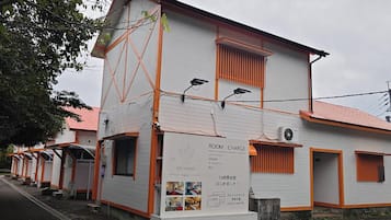 المنشأة من الخارج