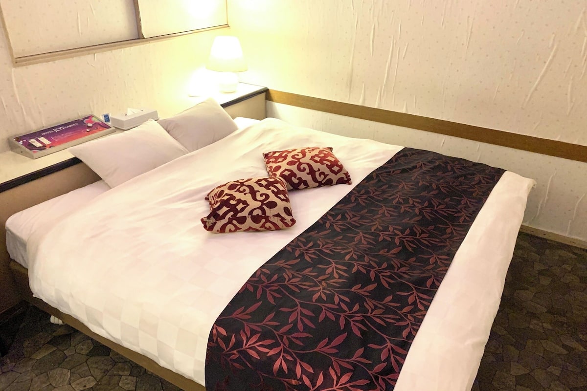 Down duvets, minibar, blackout curtains, soundproofing