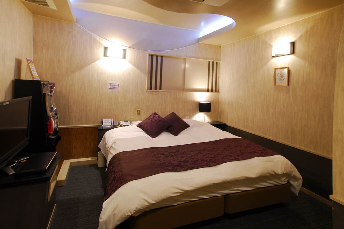 Down comforters, minibar, blackout drapes, soundproofing