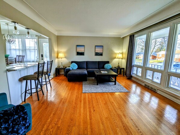 Smart TV - Modern home 5 min from the falls (Niagara Falls)