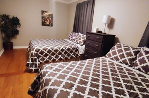 3 quartos, ferros/tábuas de passar roupa, Wi-Fi, roupa de cama