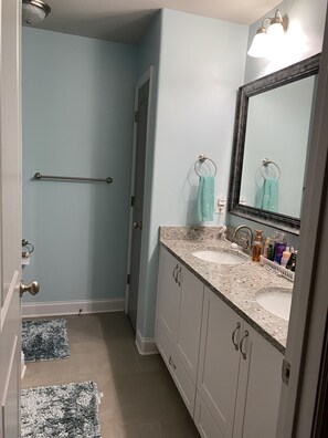 Towels, soap, shampoo, toilet paper