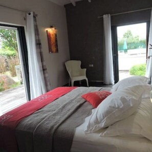 4 chambres, lit de bébé portatif, Wi-Fi, literie fournie