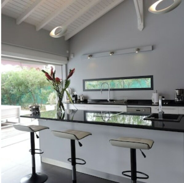 Micro-ondes, four, plaque de cuisson, lave-vaisselle