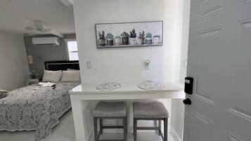 1 soverom, wi-fi (inkludert) og sengetøy