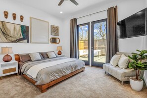 3 bedrooms, in-room safe, iron/ironing board, WiFi - The Urban Muse~Downtown| Med Center| NRG (Houston)