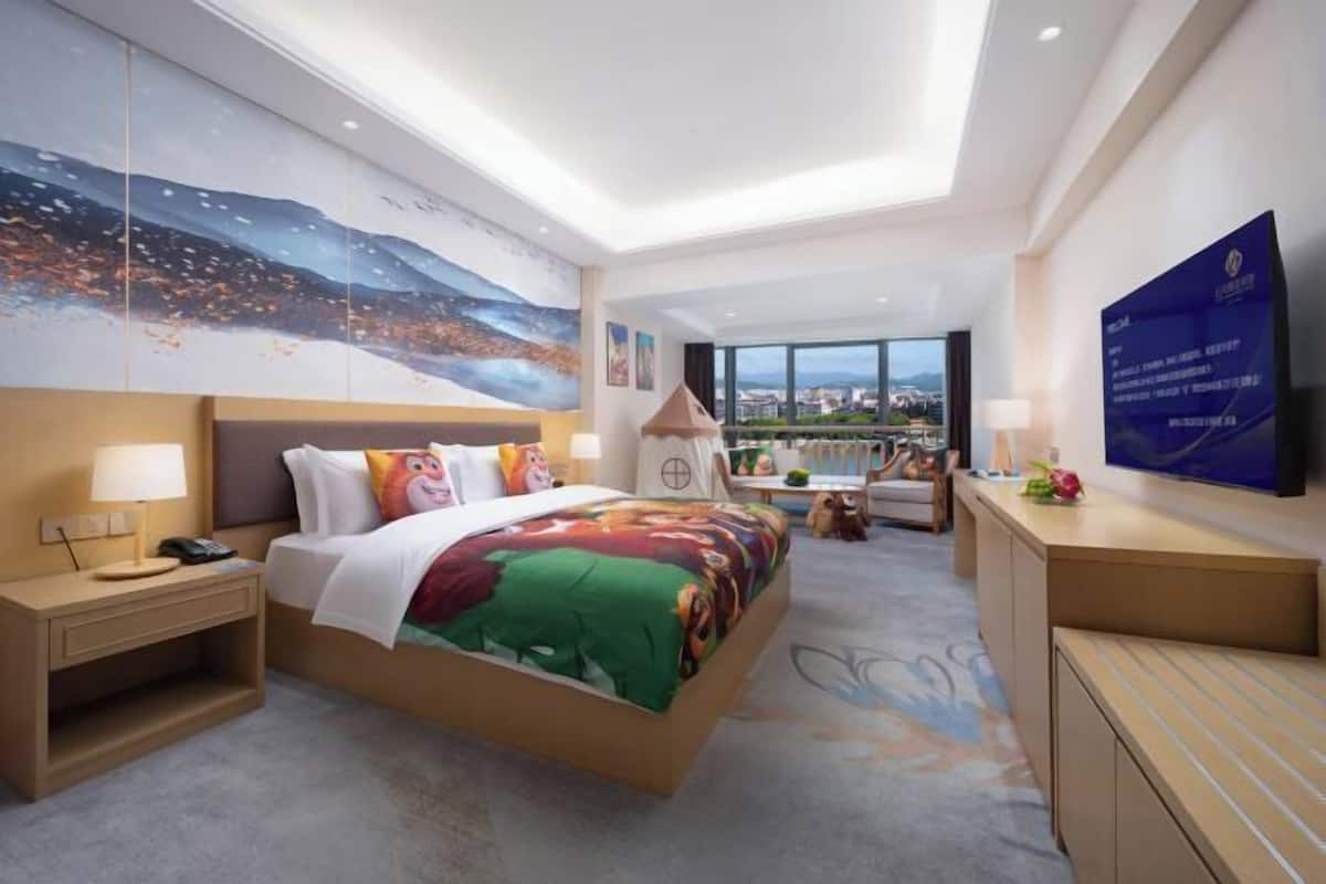 1 bedroom, minibar, desk, laptop workspace