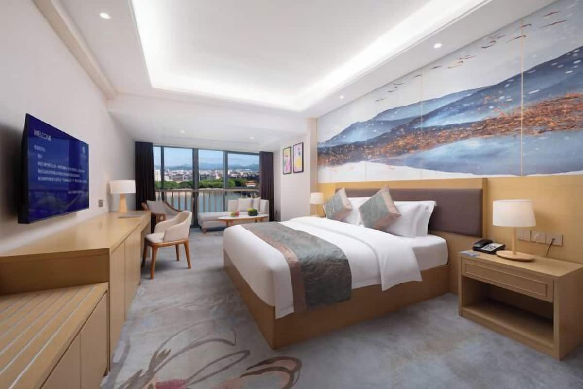 1 bedroom, minibar, desk, laptop workspace