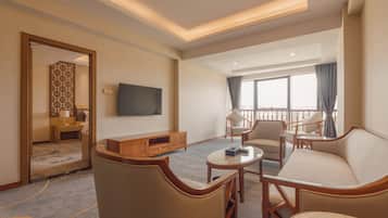 Executive Suite, 1 Bedroom | Minibar, desk, laptop workspace, blackout curtains