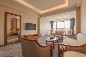 Executive-Suite, 1 Schlafzimmer | Minibar, Schreibtisch, laptopgeeigneter Arbeitsplatz