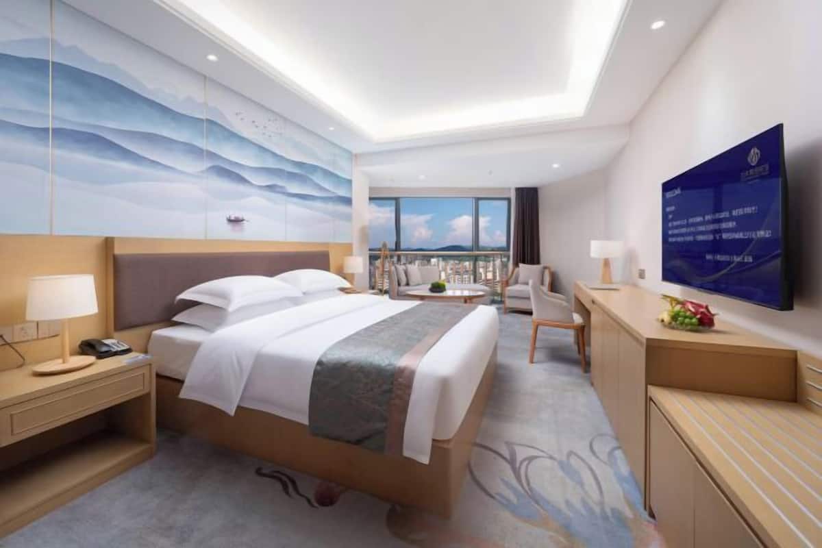 1 bedroom, minibar, desk, laptop workspace