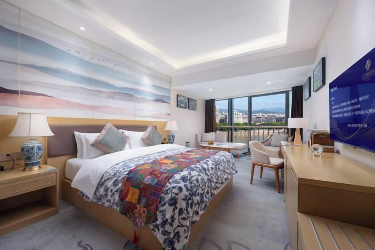 1 bedroom, minibar, desk, laptop workspace