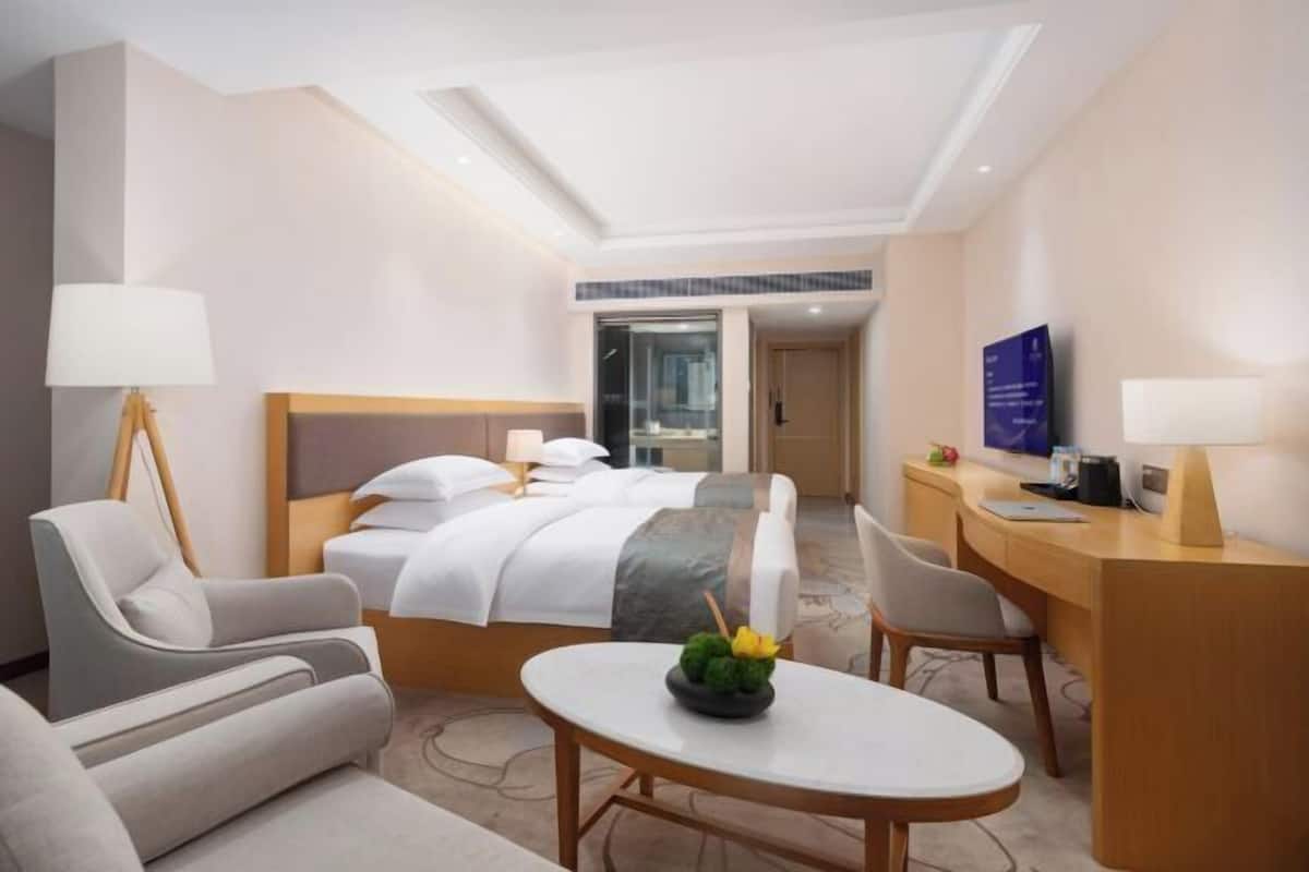 1 bedroom, minibar, desk, laptop workspace
