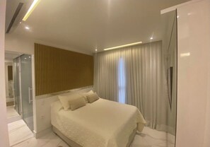 3 quartos, ferros/tábuas de passar roupa, berço de viagem