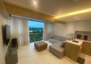Smart TV, videogames, pebolim, mesa de pingue-pongue