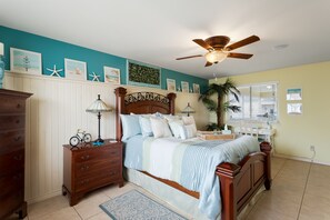 3 bedrooms, desk, iron/ironing board, free WiFi - Pristine, Dog Friendly Island Home with 100% Green Energy! 1/2 Block to Beach! (South Padre Island)