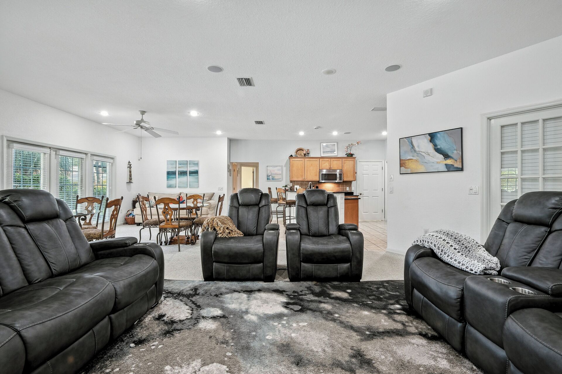 TV connectée, jeux vid éo, lecteur de DVD, livres