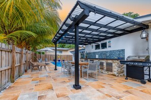 屋外ダイニングエリア