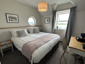 Habitación Premium doble | Escritorio, espacio para trabajar con un portátil, cortinas opacas