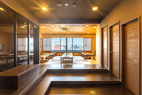Lobby lounge