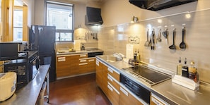 Full-size fridge, microwave, stovetop, toaster