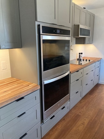 Fridge, microwave, oven, stovetop. MAC House - Newly Renovated - With Backyard Spa