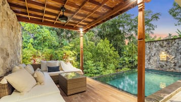 Pool Villa Jungle View with daily Golden Hour Cocktails | Pemandangan dari kamar