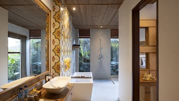 Pool Villa Garden View | Bathroom | Free toiletries, hair dryer, bathrobes, slippers