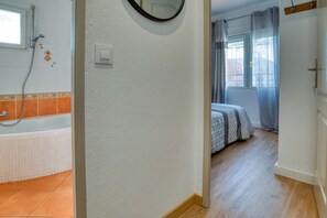 Kylpyamme, hiustenkuivaaja, pyyhkeet
