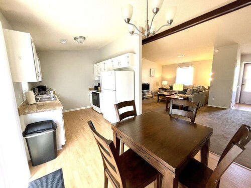 Greensboro's Hidden Gem 3bd/1.5bth Cozy Clean Home