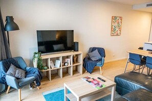 TV, stereoanlegg og kontorer