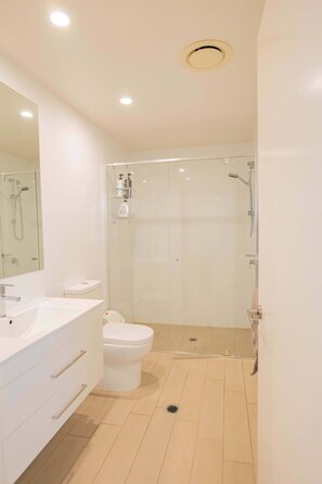 Shower, hair dryer - 2 Bedroom Apartment in Braddon (Braddon)