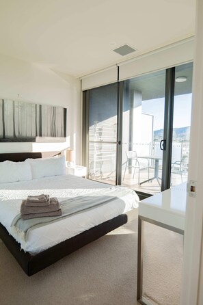 2 bedrooms, iron/ironing board, WiFi, bed sheets - 2 Bedroom Apartment in Braddon (Braddon)