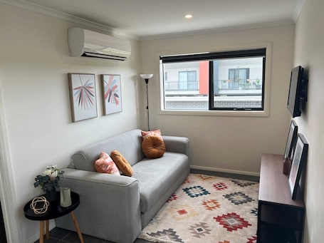 TV, offices. Coombs Apartment for Work or Relaxation