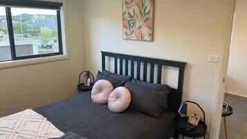 1 habitación, tabla de planchar con plancha, wifi y ropa de cama