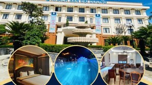 Un hotel con una piscina grande, un comedor y un exterior bien cuidado.