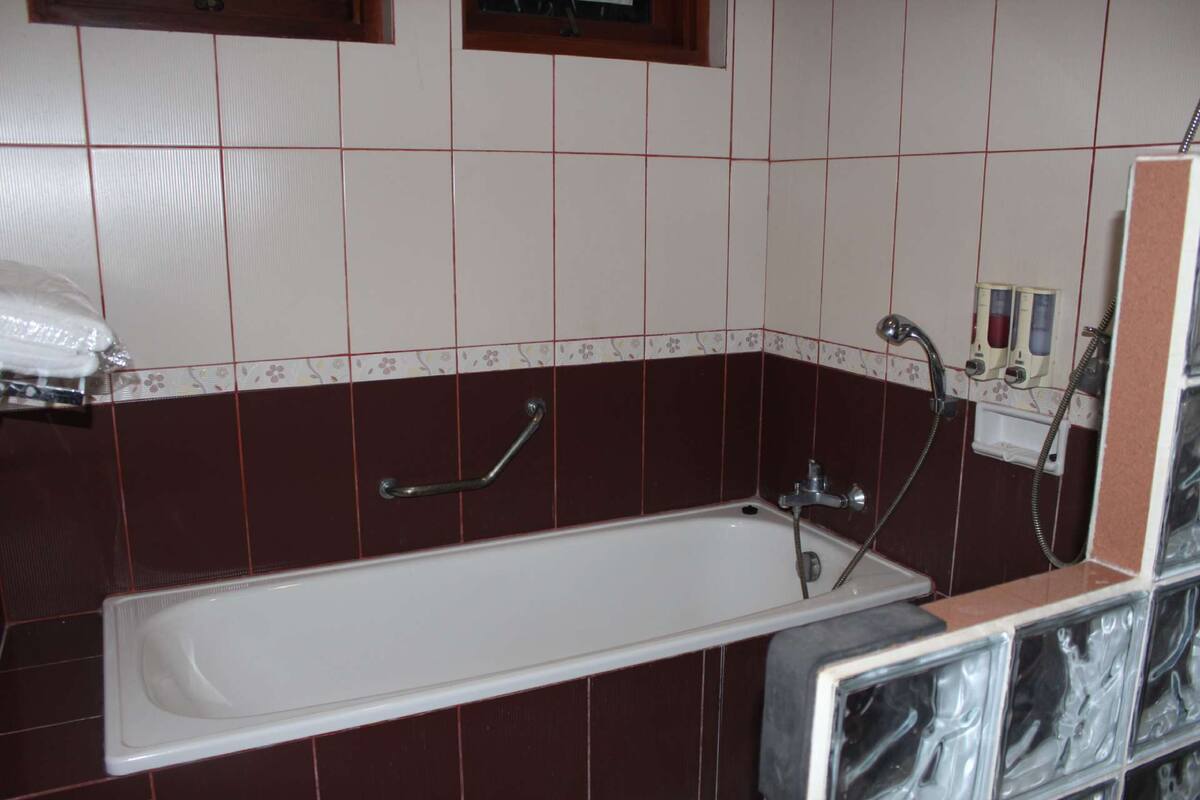 studio suite | bathroom | slippers, towels, soap, shampoo