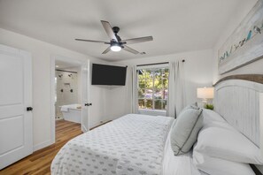 3 bedrooms, desk, iron/ironing board, travel cot