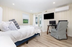 3 bedrooms, in-room safe, desk, free WiFi