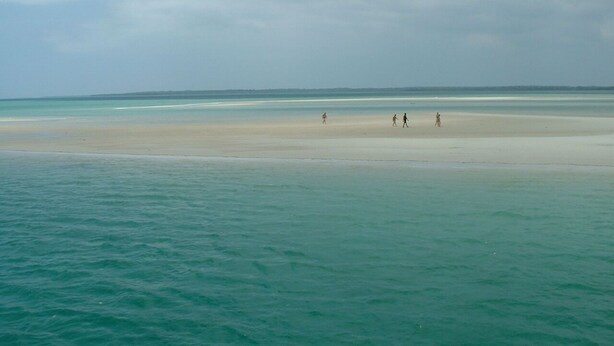 A beach with clear turquoise water and a sandy shore. - Charming 2-Bed Cottage in Bodo, a fishing village (Bodo Village)