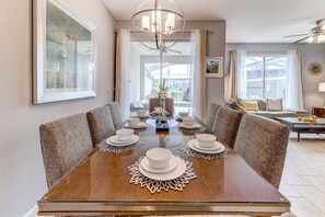 Dining - Stylish Home 4br Priv Pool Bbq Golf Country Club Waterpark (Four Corners)