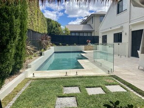 Outdoor pool, a heated pool - Sanctuary near from Beaches, Manly and Sydney City (Seaforth)