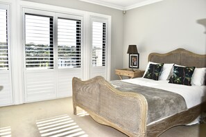 3 bedrooms, desk, iron/ironing board, free WiFi - Sanctuary near from Beaches, Manly and Sydney City (Seaforth)