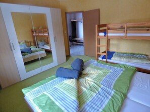 1 bedroom, free WiFi, bed sheets - Holiday Apartment 'Adrett' with Garden & Wi-Fi (Hermsdorf)