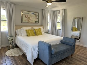 3 bedrooms, desk, iron/ironing board, free WiFi - Charming home on 3 acres, 10 min from Main St. Fredericksburg. (Harper)