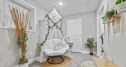 4Seasons Retreat | Pet-Friendly Atlanta Getaway w/Game Room & Themed Suites